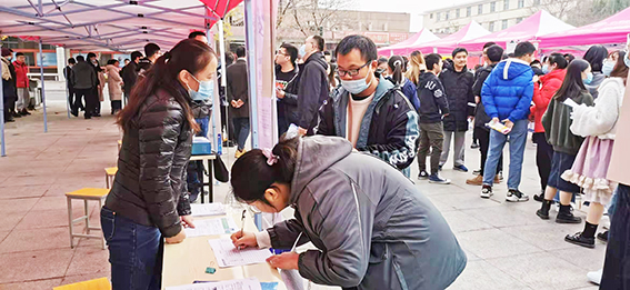 招聘会1.jpg