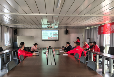 俊源石油召开劳动模范述职专题会